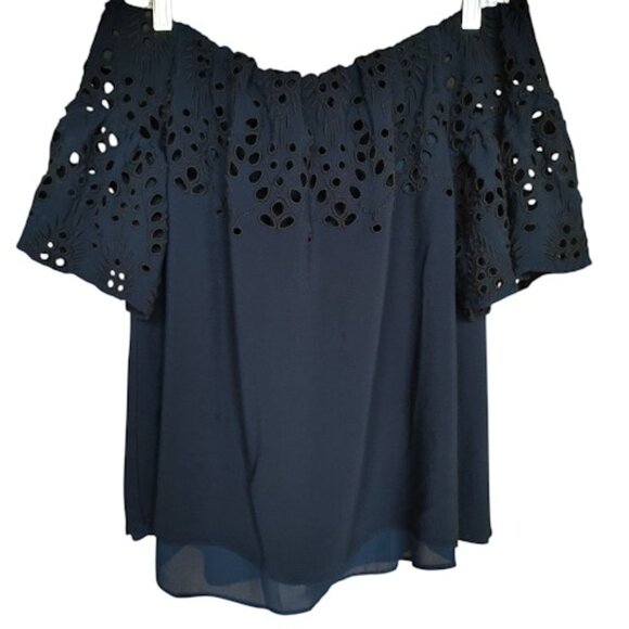 GIBSON + LATIMER Off The Shoulder Eyelet Lace Flutter Sleeve Navy Blouse M - Picture 1 of 14